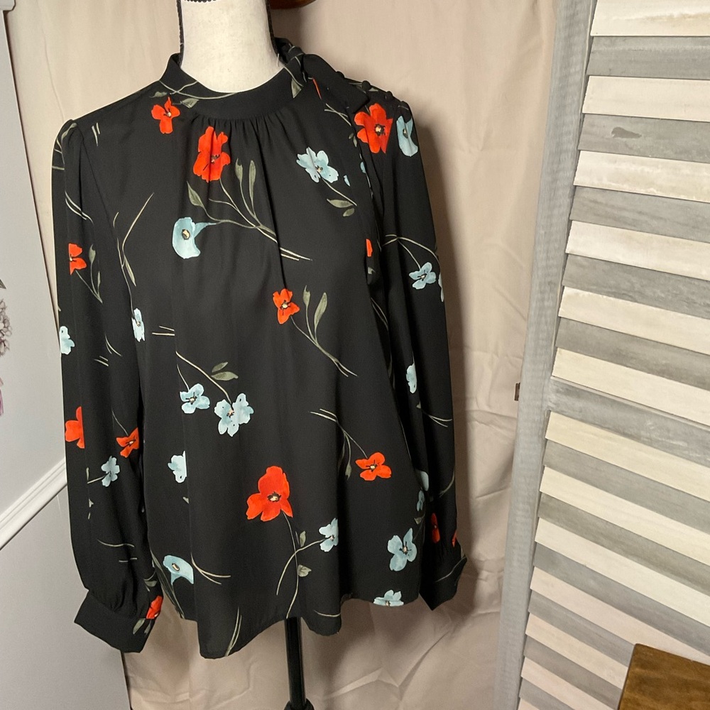 NWT CeCe Ladies Long Sleeve High Neck Blouse